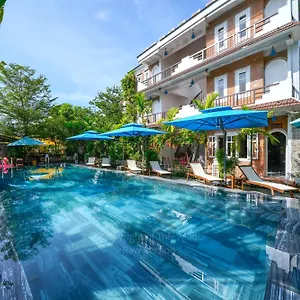 Blooms Boutique Village Resort