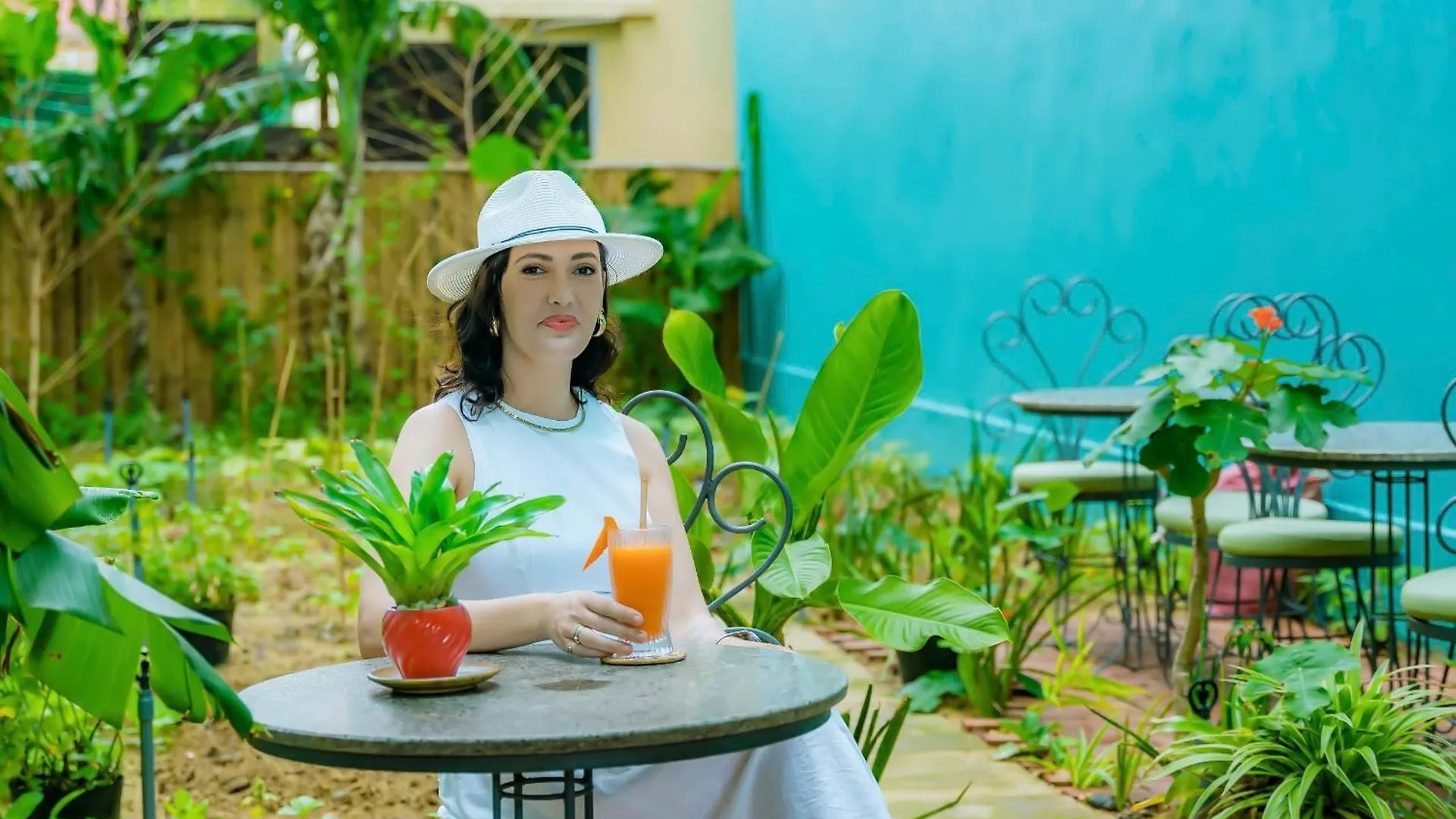 Blue Tropical House Hoi An Villa 0*,  Vietnam